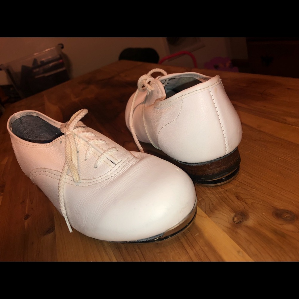 NWOT clogging shoes